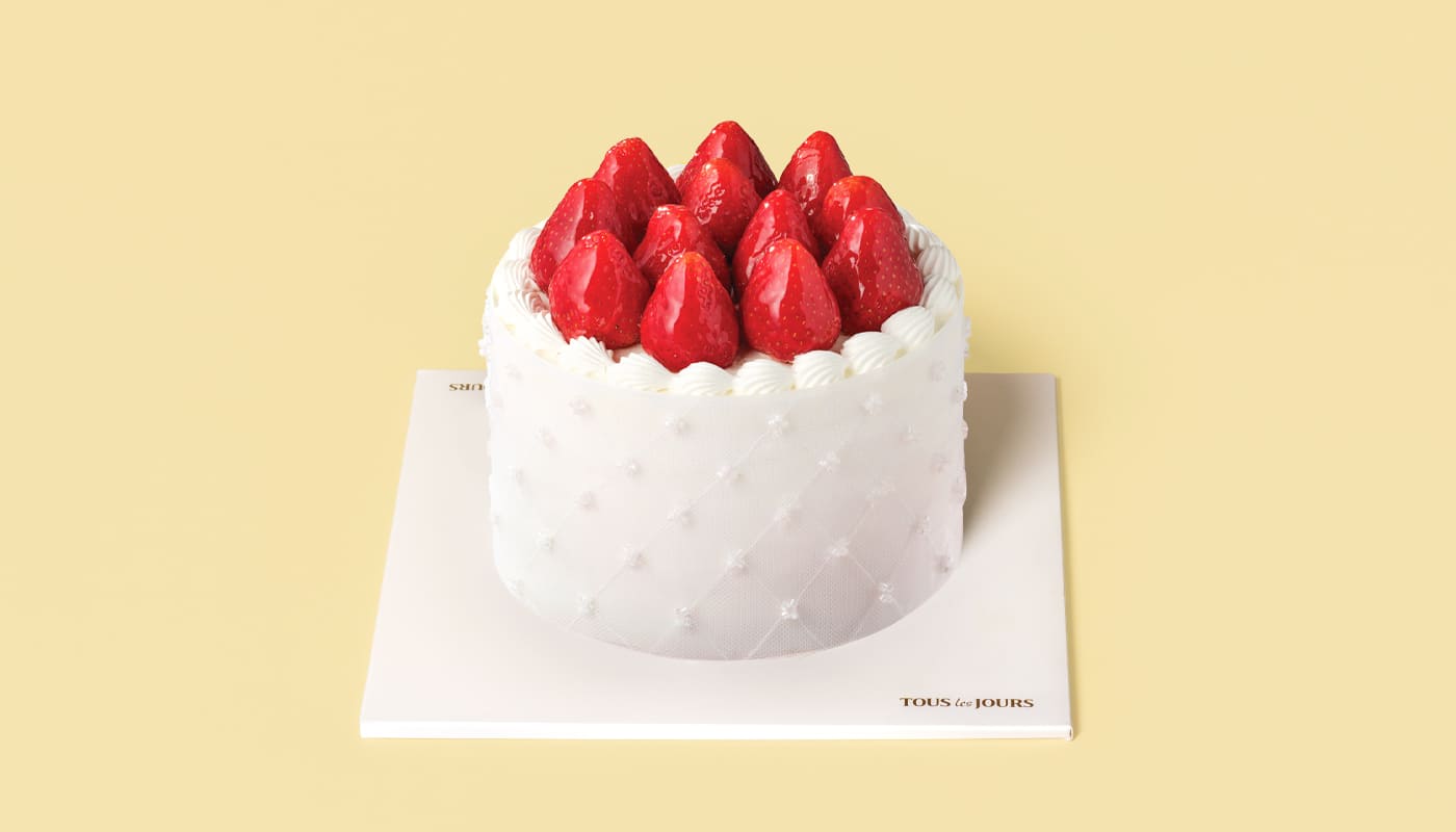 Strawberry Queen Cake (serves 6)
