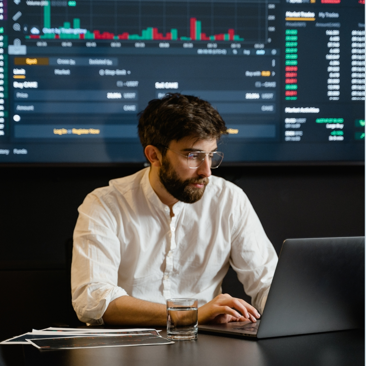 Os perigos de desenvolver um LIMS internamente e as vantagens de adotar uma solução de mercado