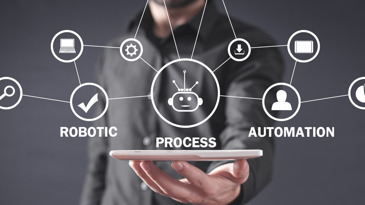 Bot de RPA automatizando tareas en una empresa