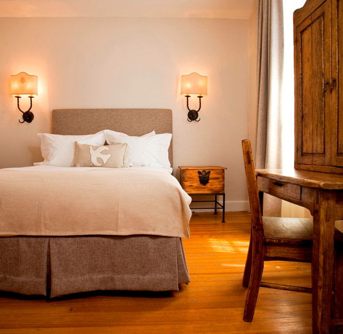 Queen guestroom at Hotel St. Francis with wooden furniture and dove pillow