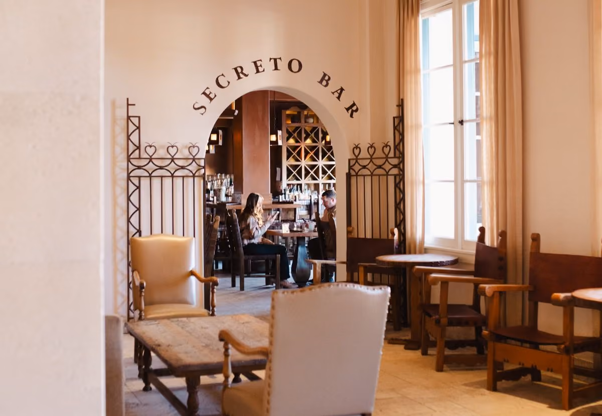 Entrance to Secreto Bar with people 