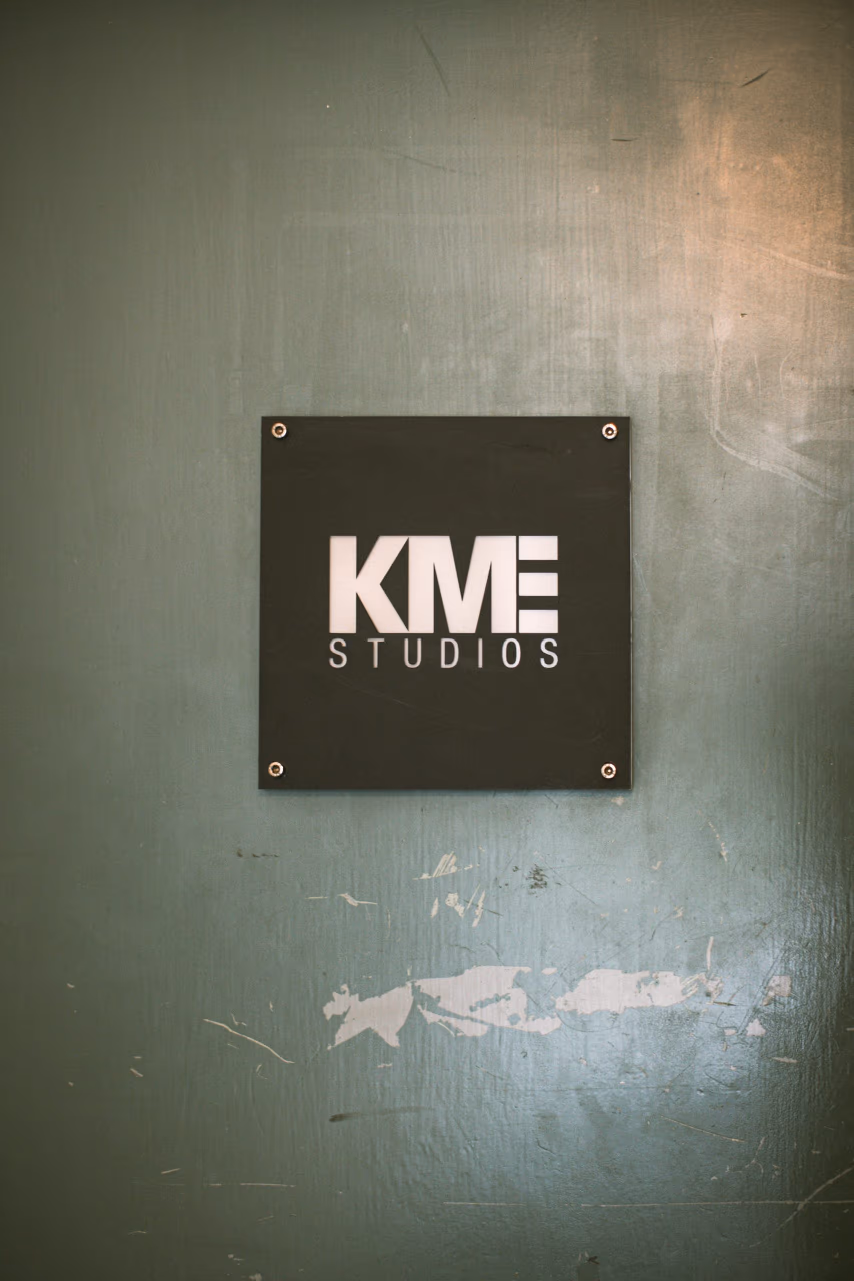 KME Studios Schild 