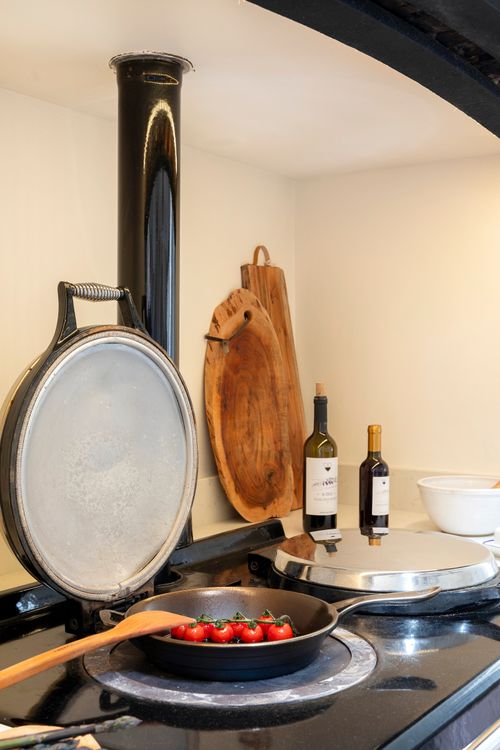 The Hidden Luxury of Left-Handed Kitchen Design