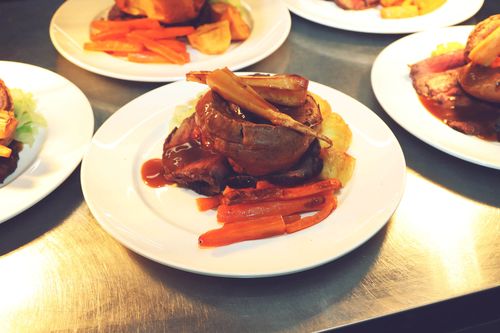 plates of food/roast dinners