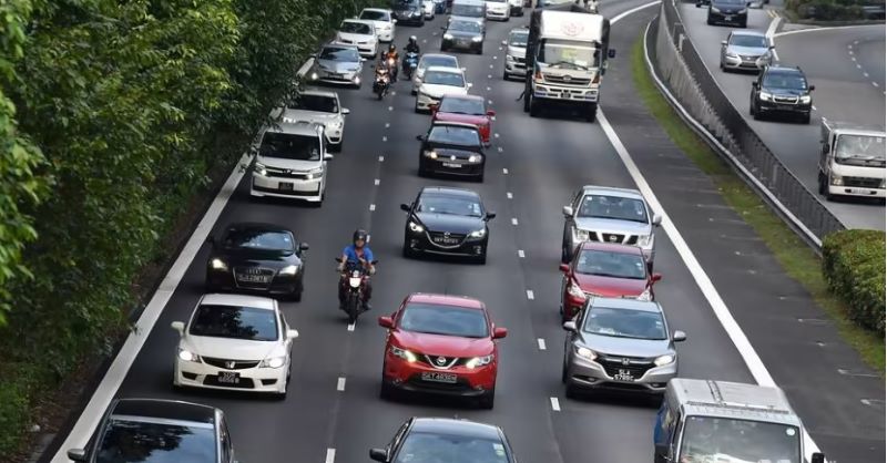 A picture showing how congested Singapore is with private cars.