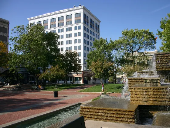 Photo of a fountain in Park Central Square in downtown Springfield, Missouri.