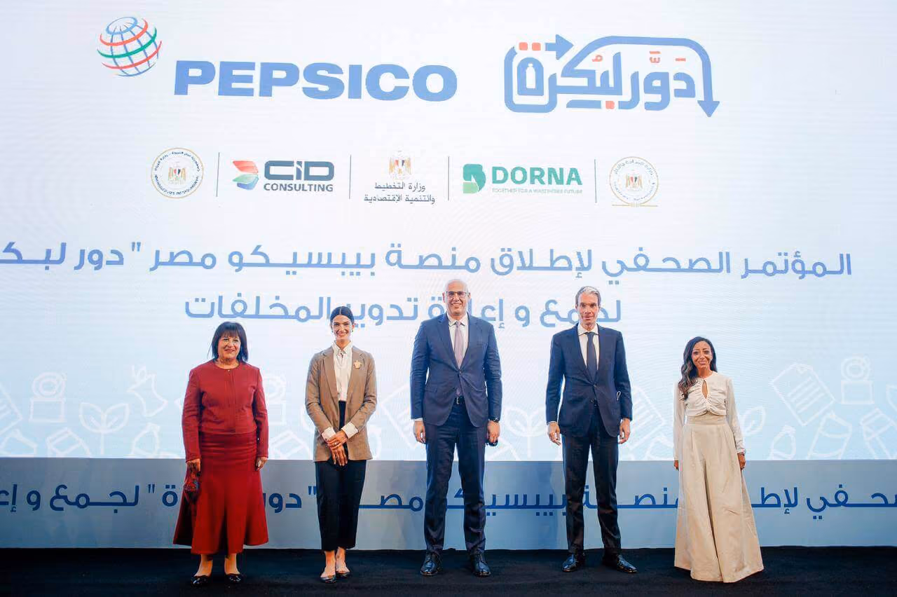 poeple standing on the stage to be awarded a price