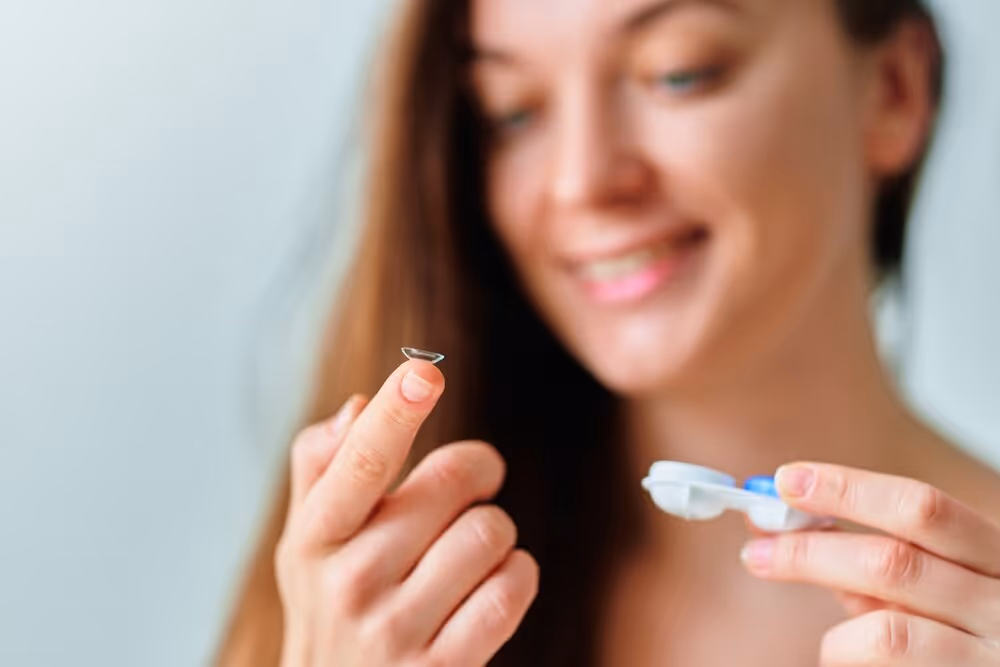 Choosing the Best Contact Lenses for You: Insights on Daily vs. Monthly Options from Merivale Vision Care
