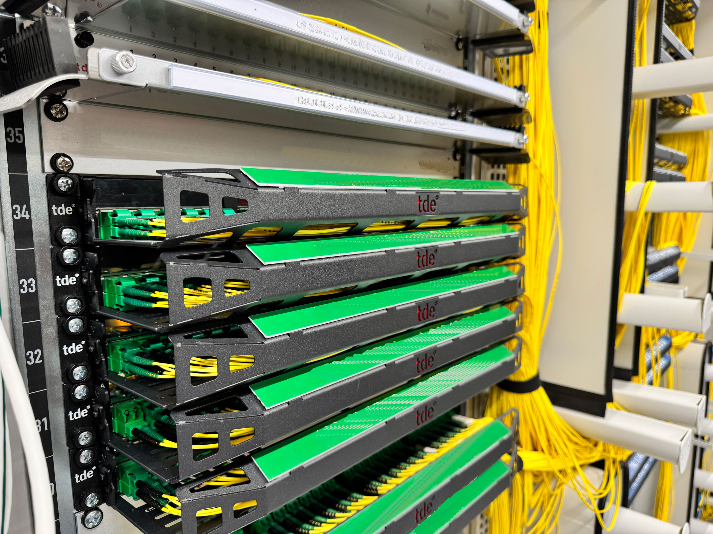 Flexibilität trifft auf Übertragungsleistung mit einem Breakout Kabel