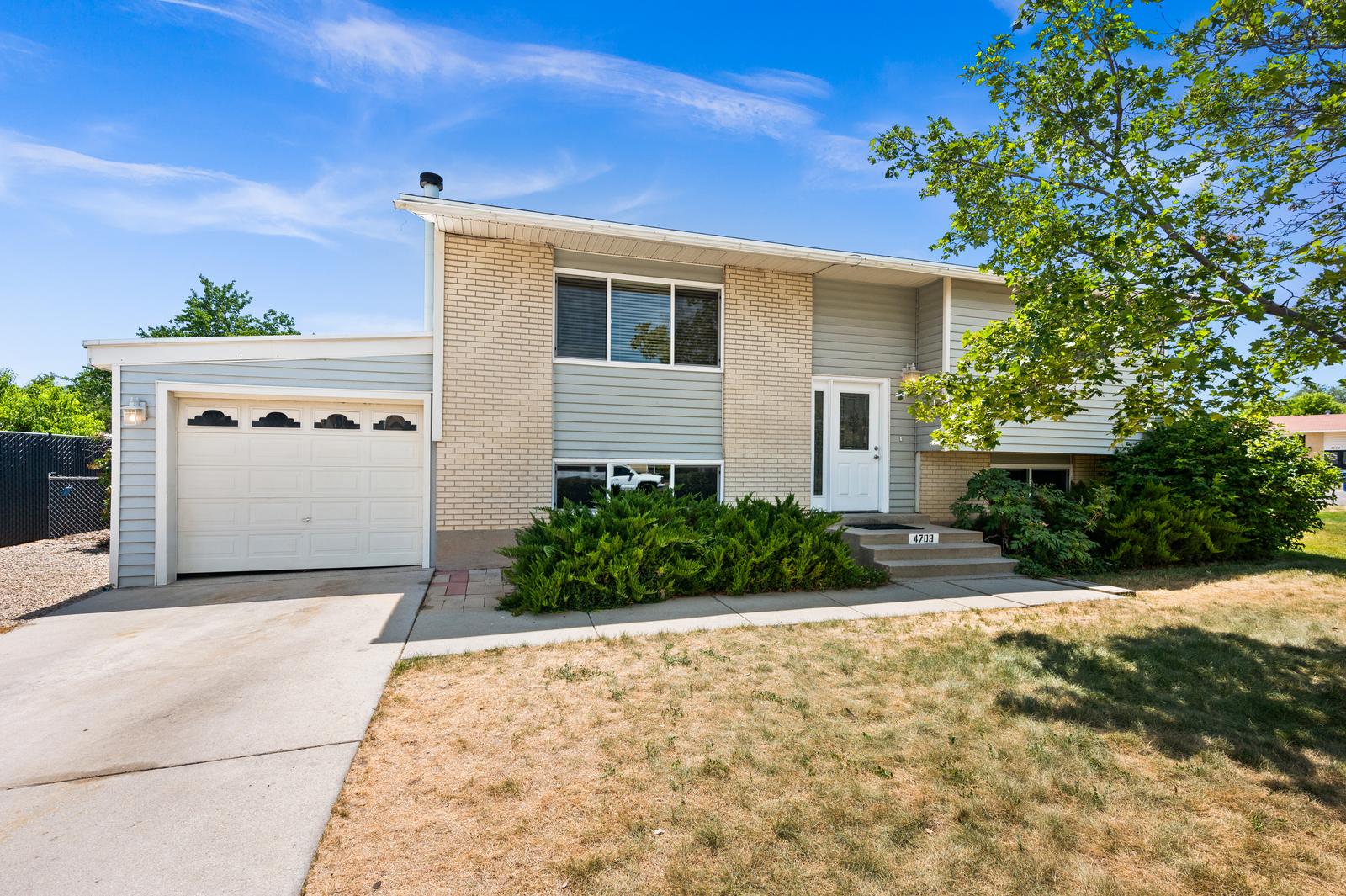 Home in Magna