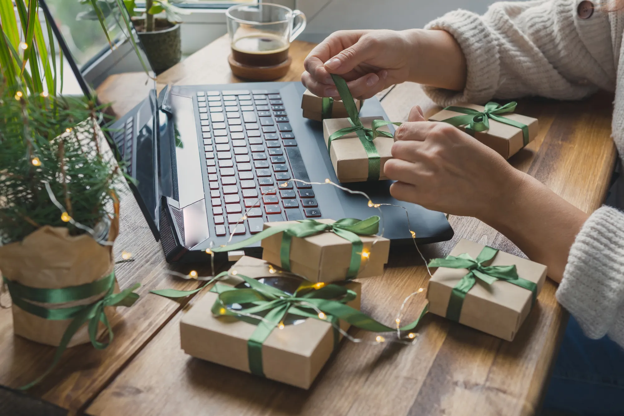 Guide to Holiday Shipping: How to Manage the Busy Season for Your Store