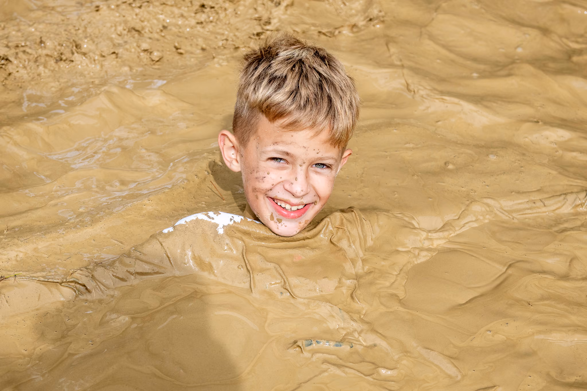 Pictures of people doing a Mud Run of Mud Masters