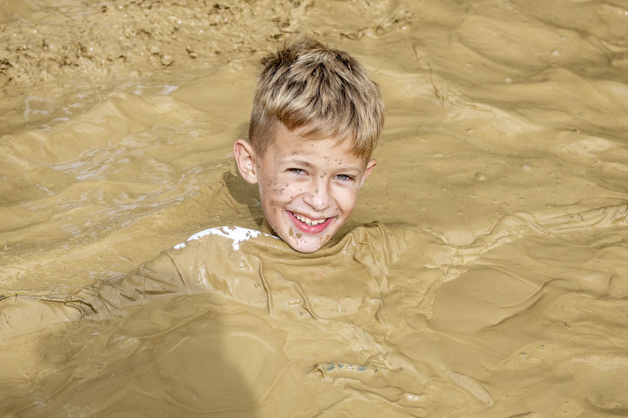 Pictures of people doing a Mud Run of Mud Masters