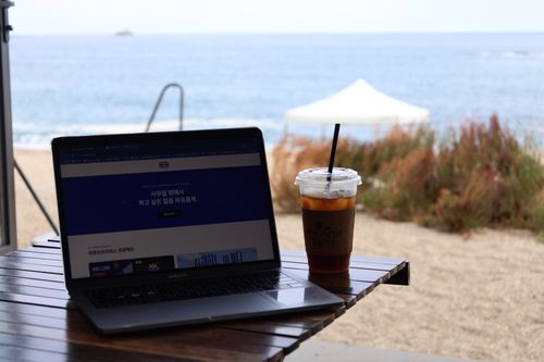 마케터를 위한 로컬 워케이션 포스터