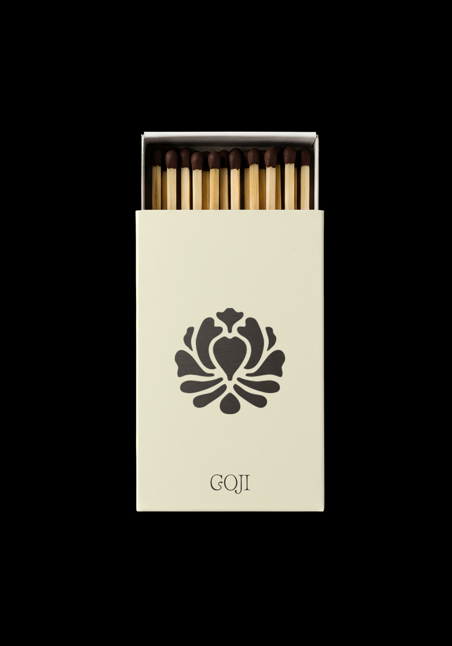 The Brand Gap Buch liegt auf einem Holzsessel