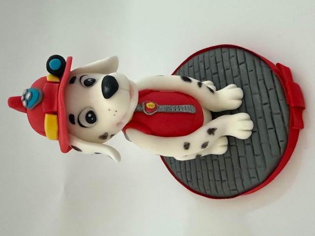 These handmade keepsakes will give your cake the real wow factor.