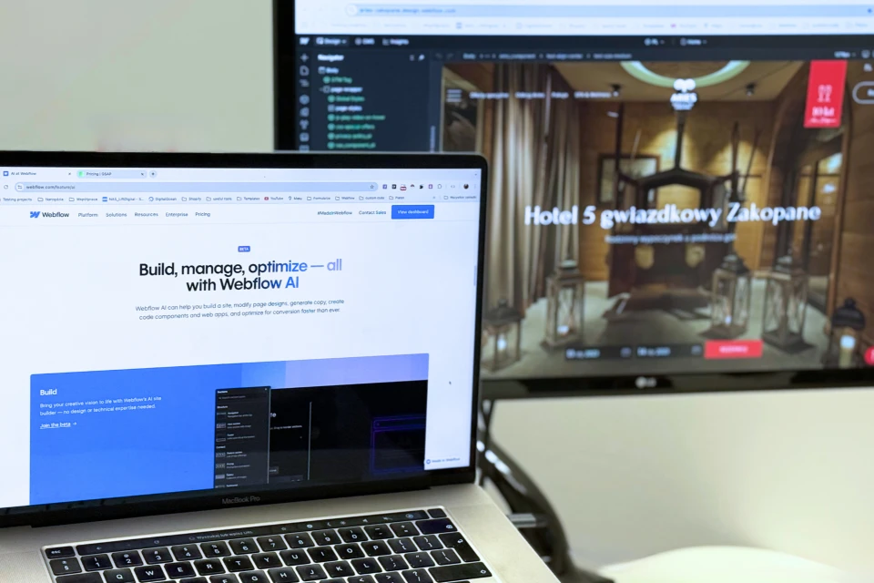 Webflow vs WordPress — który CMS wybrać w 2025 roku?