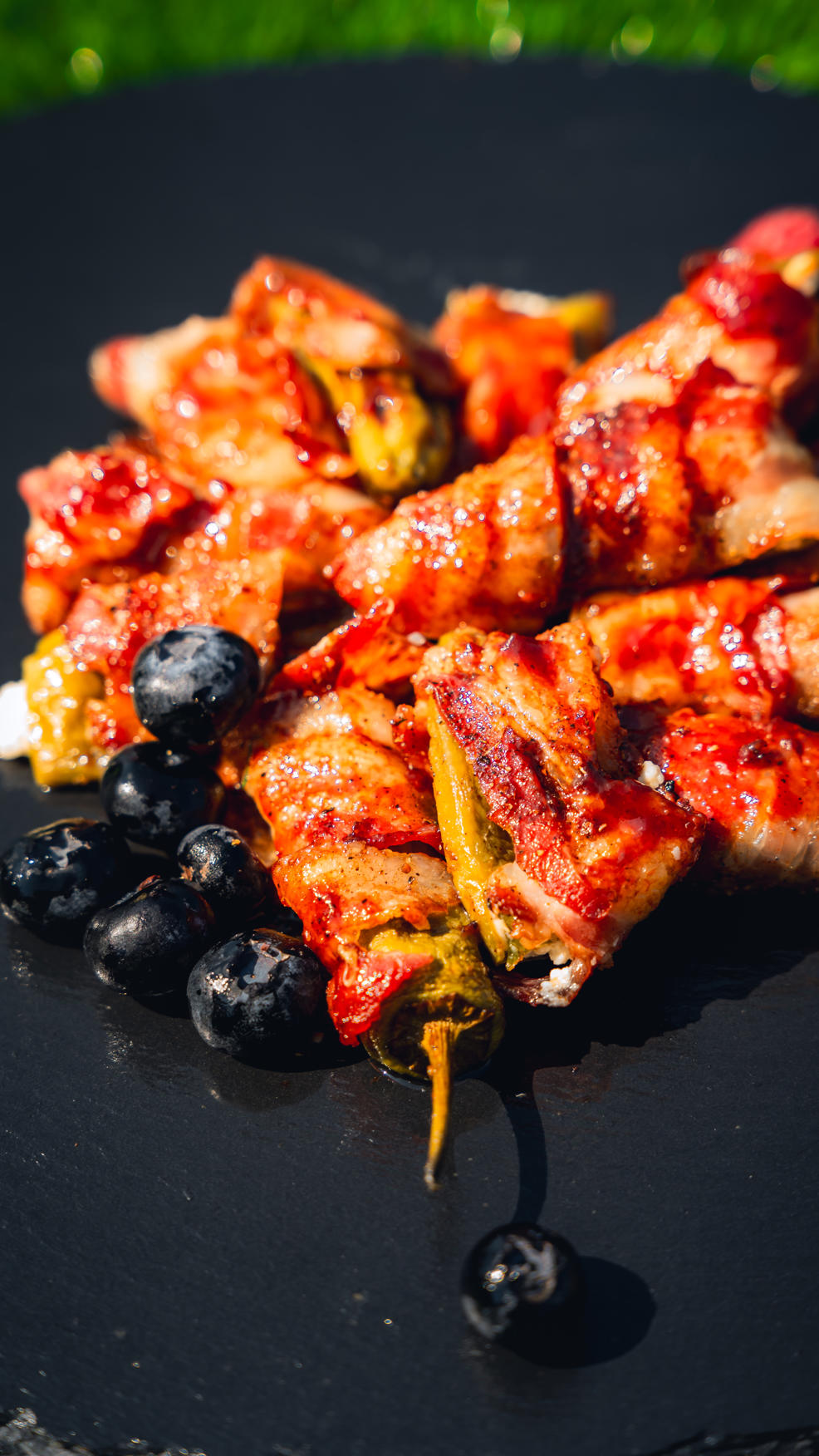 Banketinis maistas su grilio patiekalais