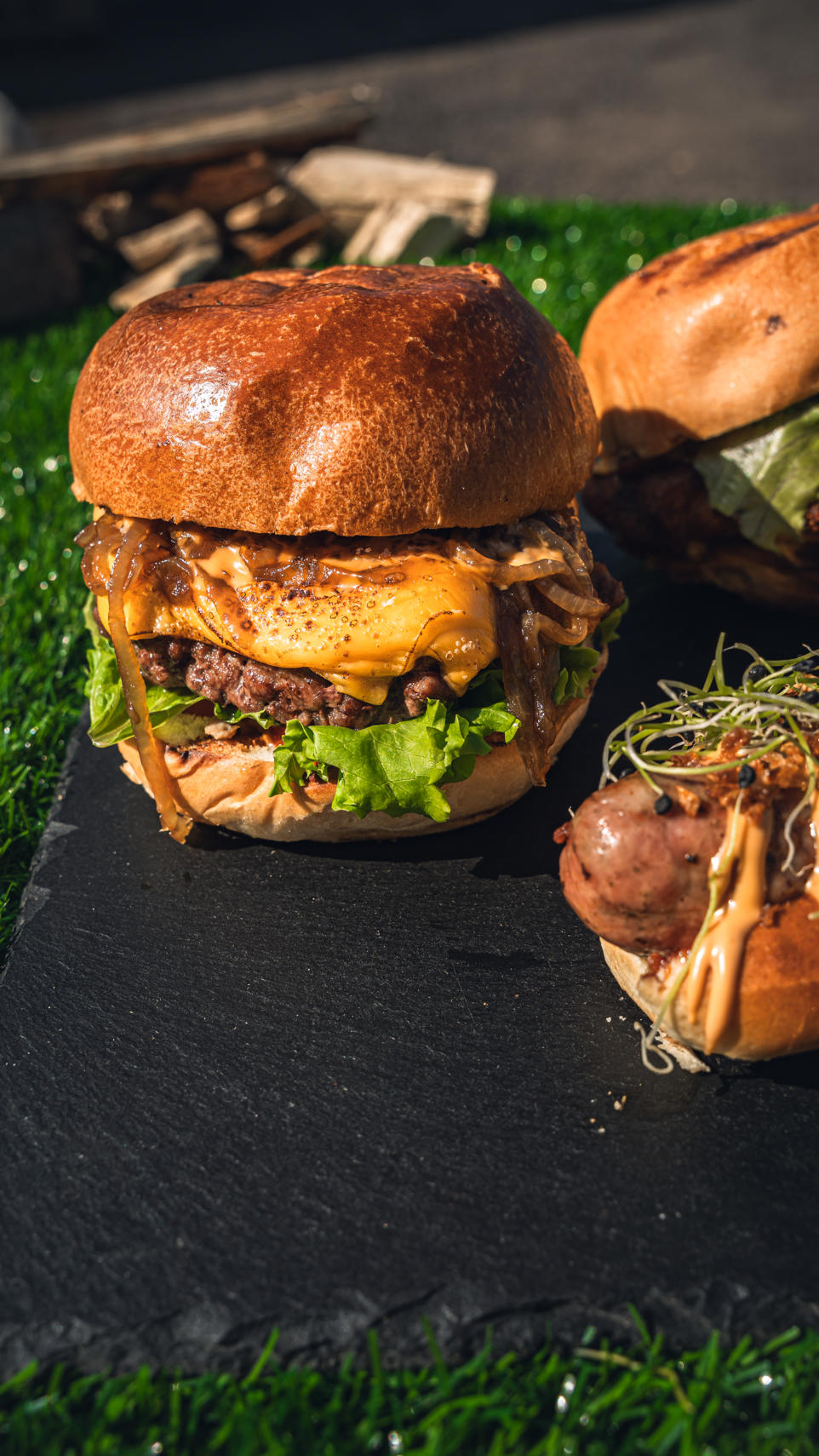 Buegriai, dešrainiai su plėšyta kiauliena