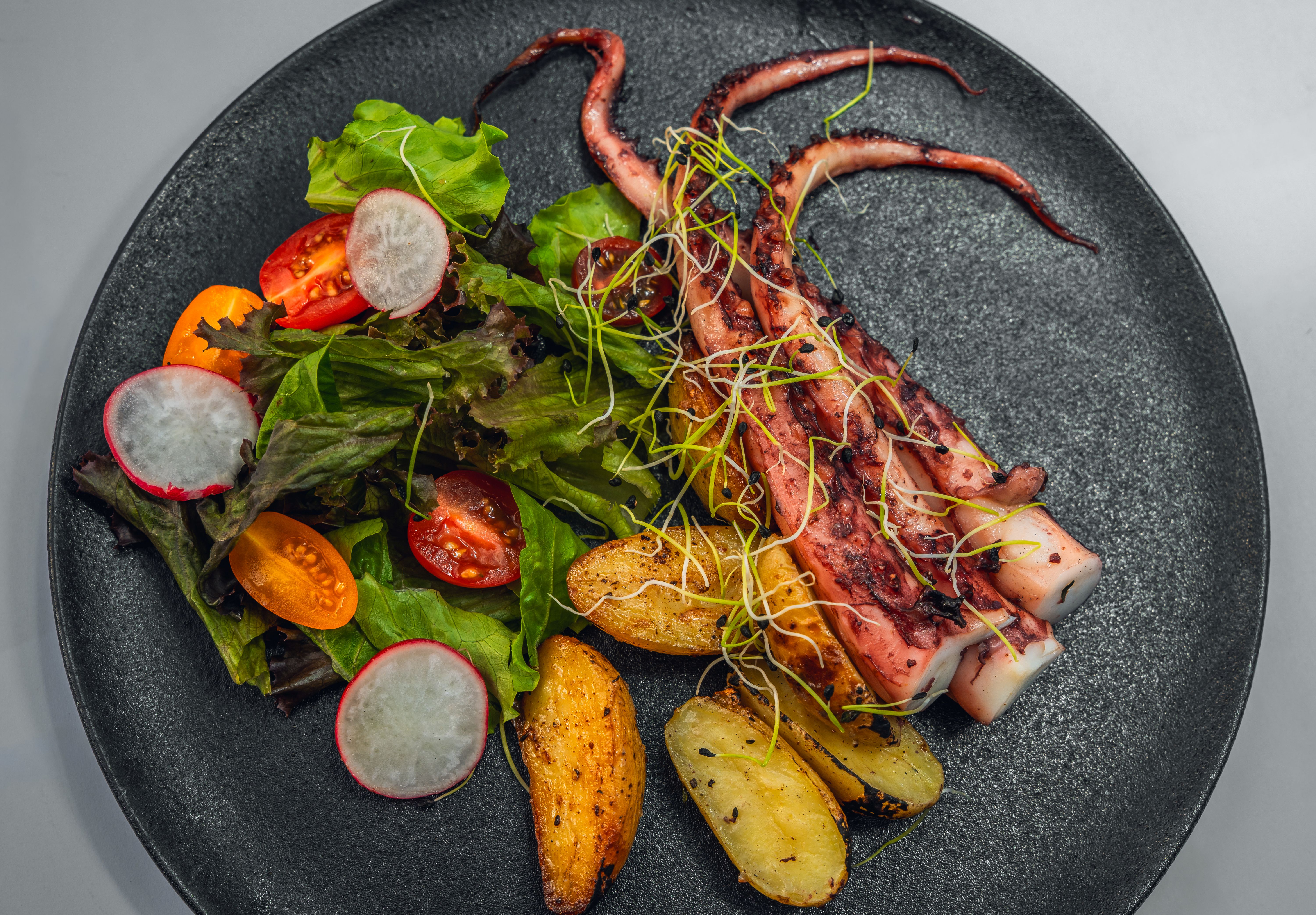 image of chefs preparing food (for a japanese restaurant)