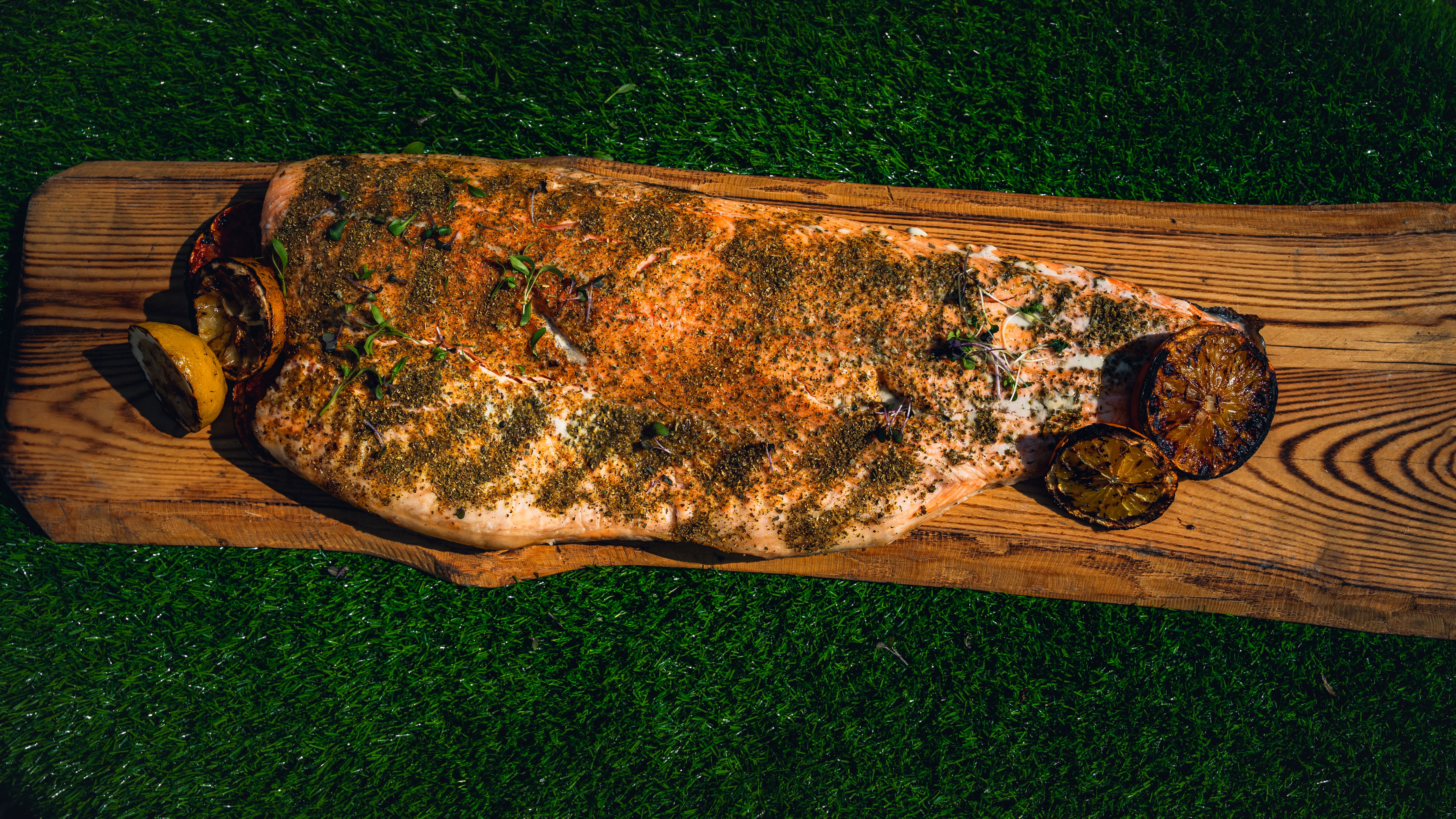 Dūmų ir žarijų atmosfera — tikras BBQ pojūtis