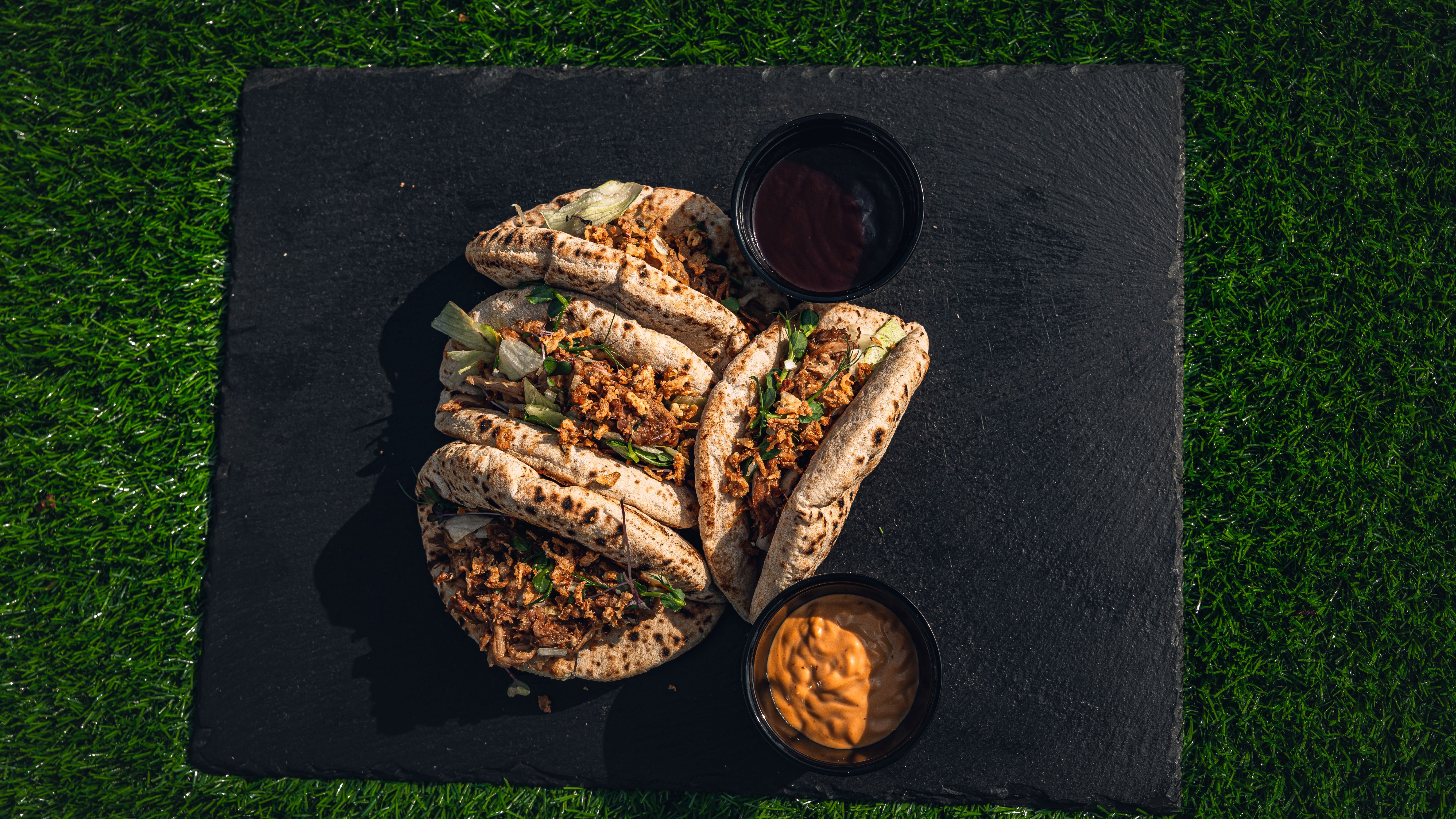 BBQ komanda dirba renginyje — profesionalus aptarnavimas