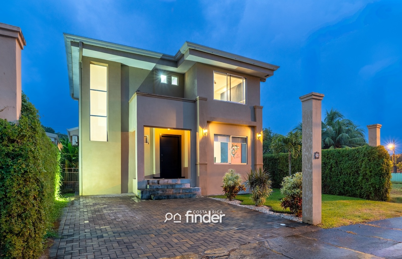 Oceanside Opportunity in Playa Hermosa 🌴