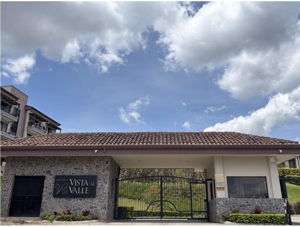 Exclusive 4BR Penthouse with Panoramic Views in Santa Ana