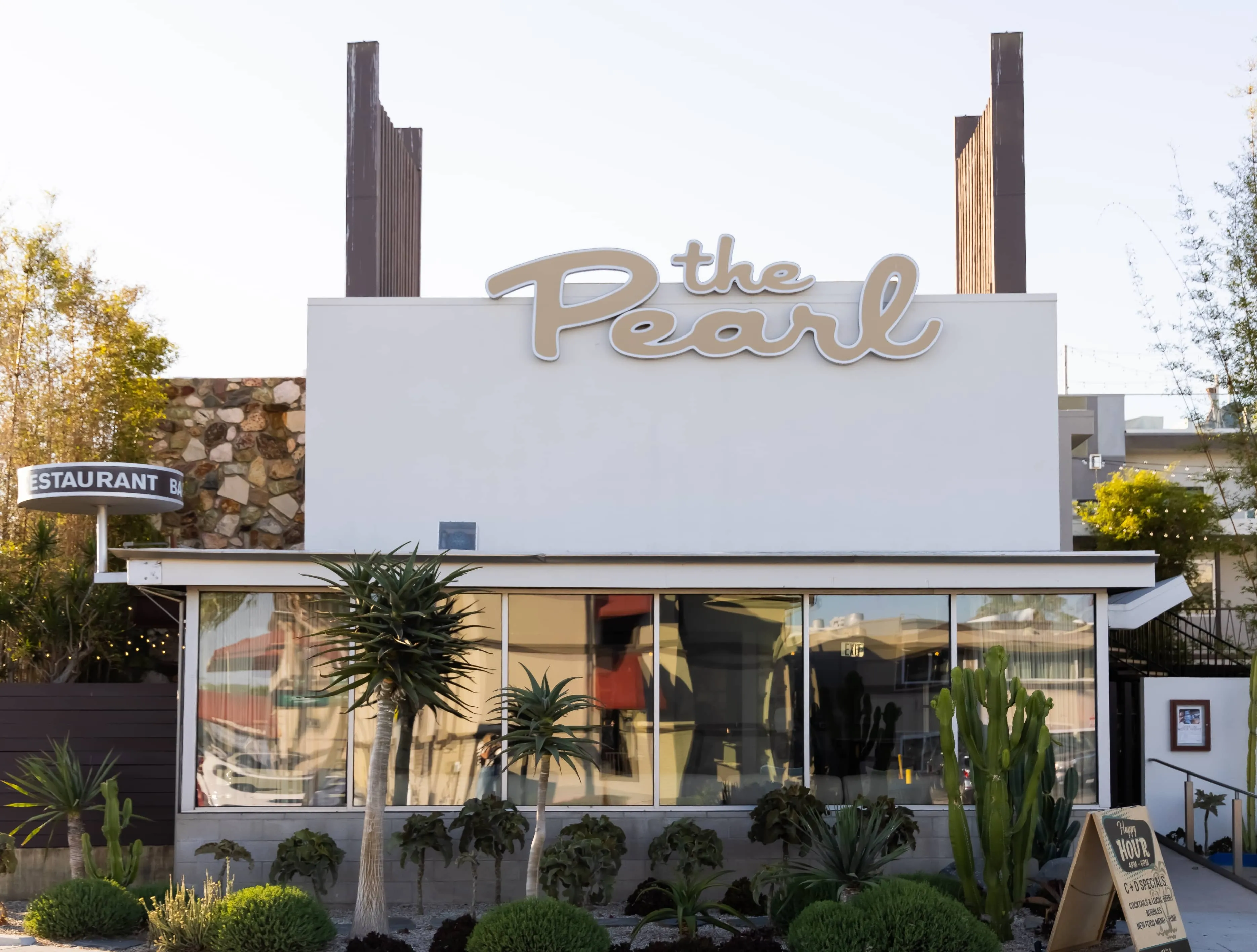 EAT at The Pearl