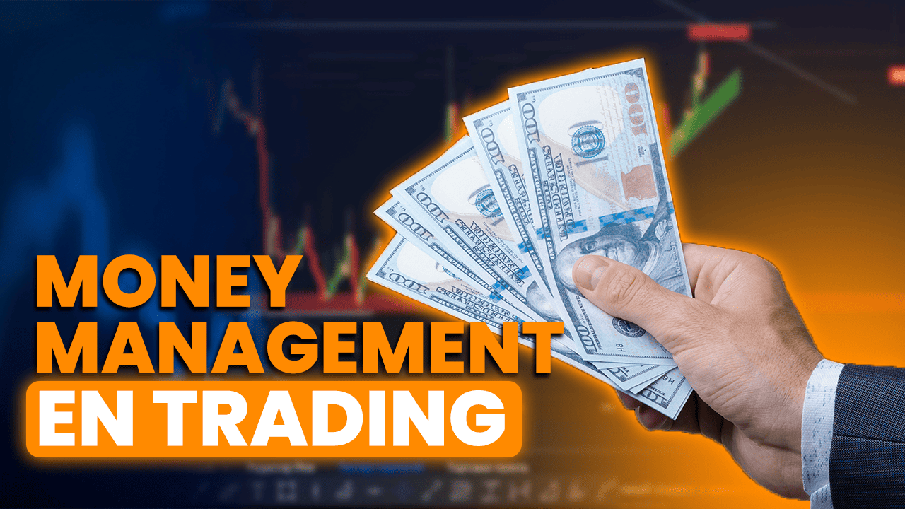 Money management en trading : main tenant des billets de 100 dollars devant un graphique boursier