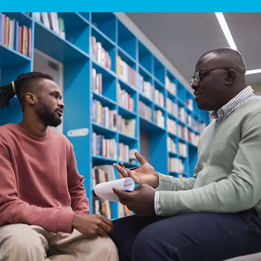 Advisor working with student | InsideTrack
