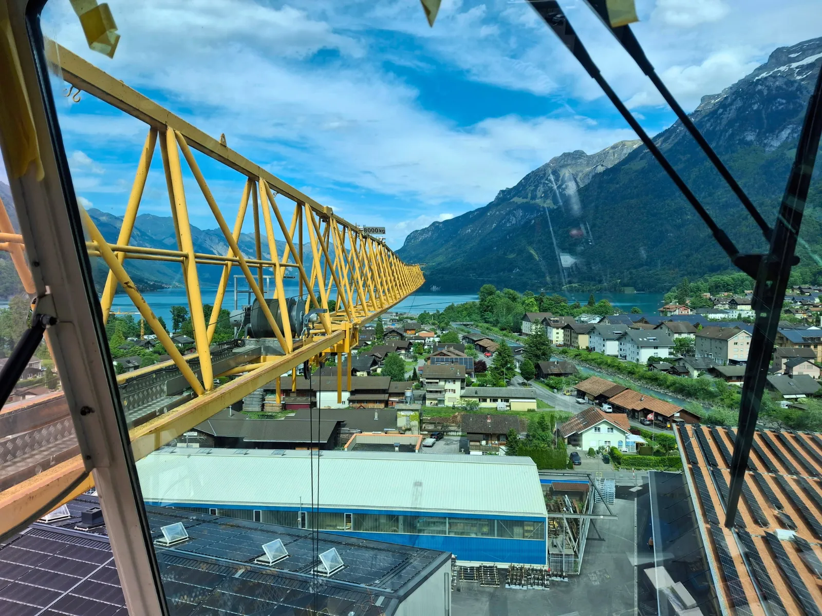 Aussicht eines erfahrenen Kranführers in seiner Kabine.