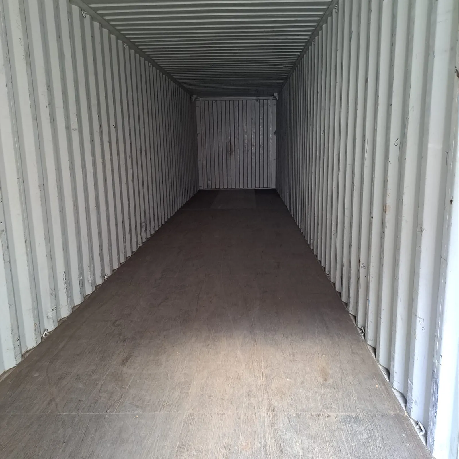45 Fuß High Cube Seecontainer innen