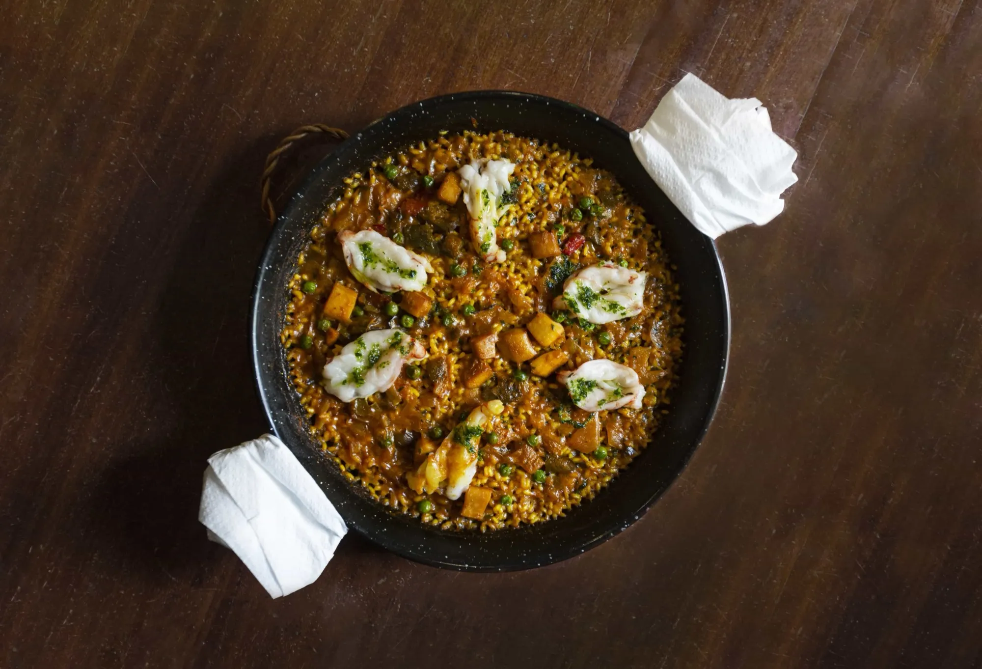 Arroz con gambas en paellera, Bodega Joan