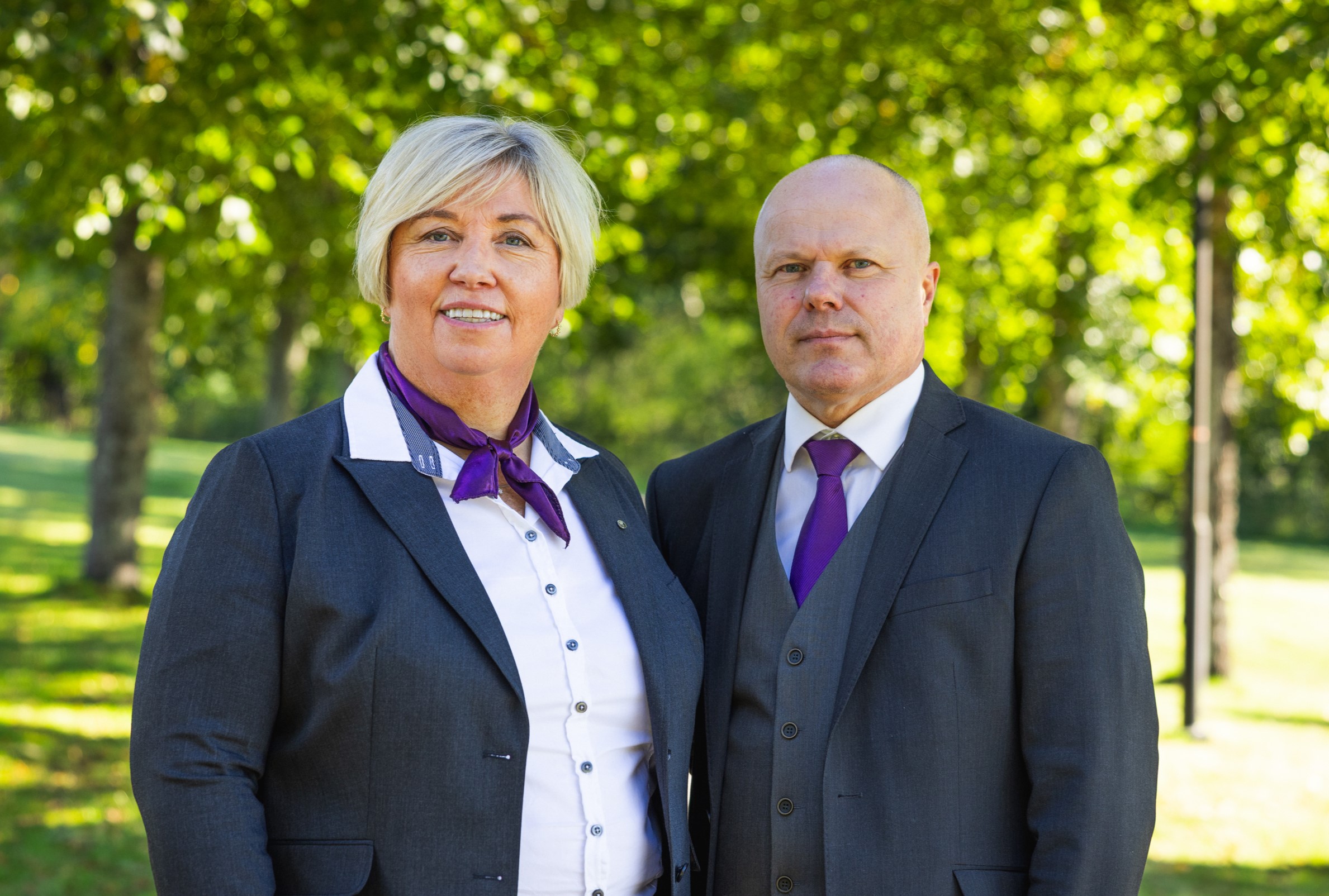 To ansatte i Modum Begravelsesbyrå