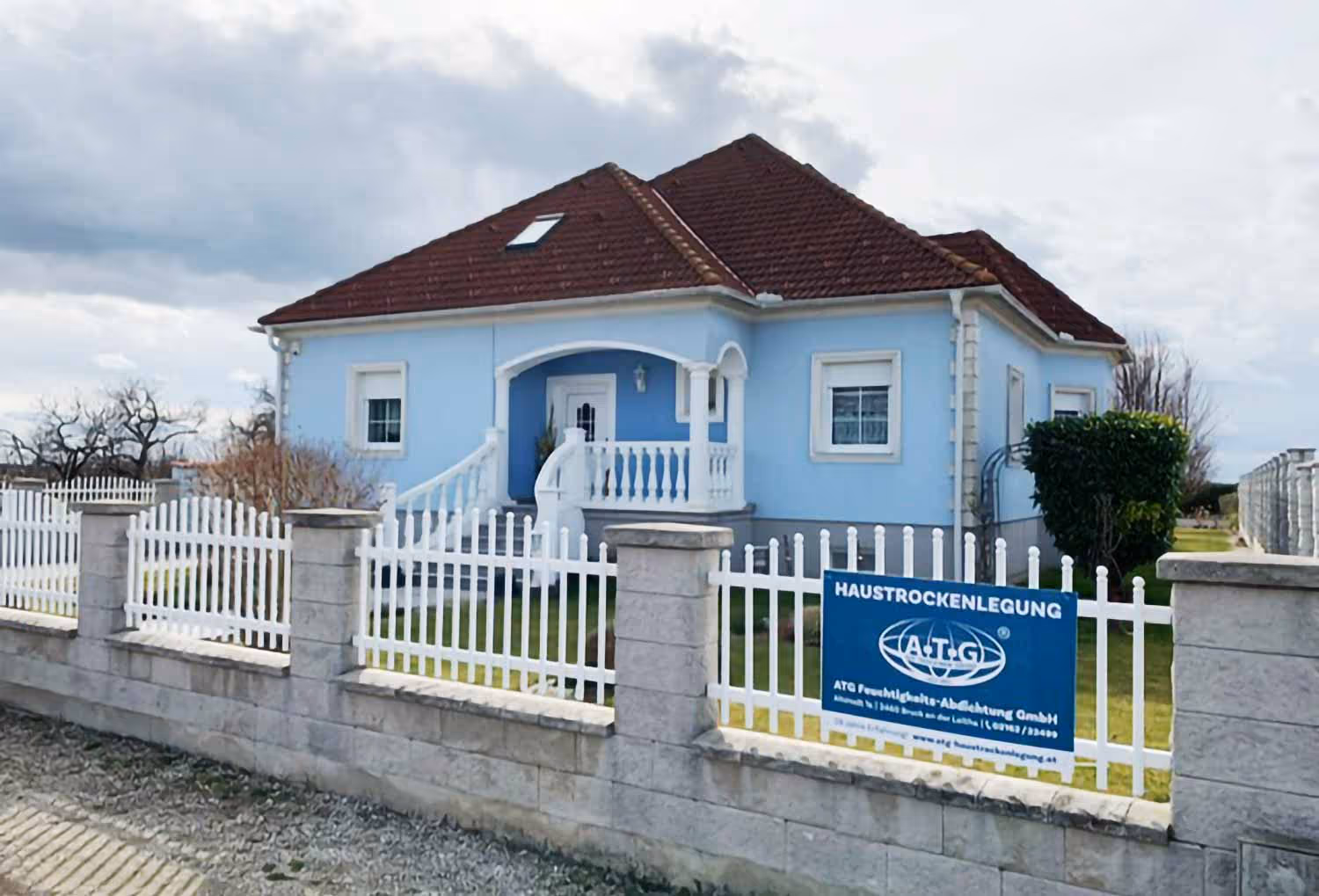 Referenz Bild - Trockenlegung Projekt mit ATG Schild