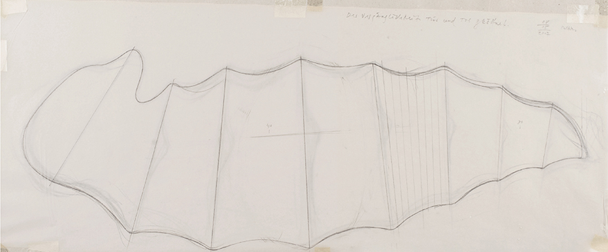 Teil der Serie cocoon, skizze zu objekt, berlin 2007: Langgezogene, coconartige Form auf Kalkpapier, klar gegliedert durch segmentierende Linien und angedeutete Querverstrebungen.