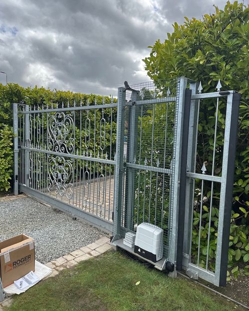 Estate Fencing Contractor in Warwickshire