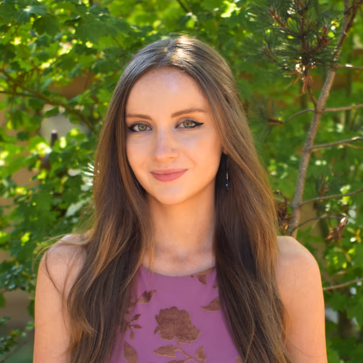 Headshot of Ellie Grondin.