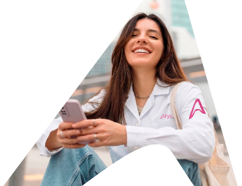Médica sorrindo