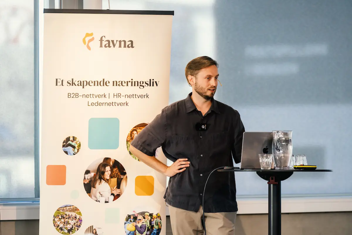 Brage i Cure på scenen