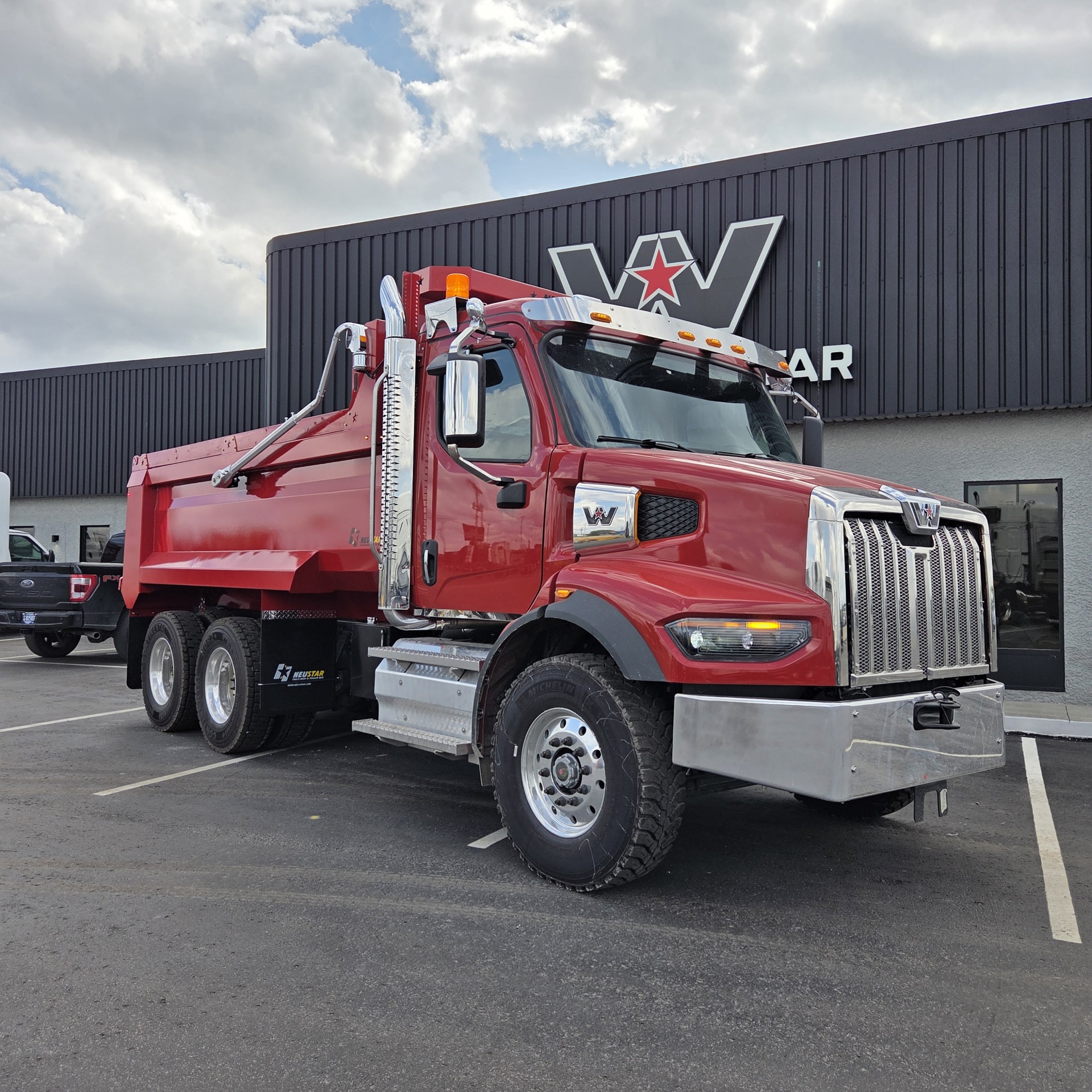 2027 Western Star 47X Neustar 15'