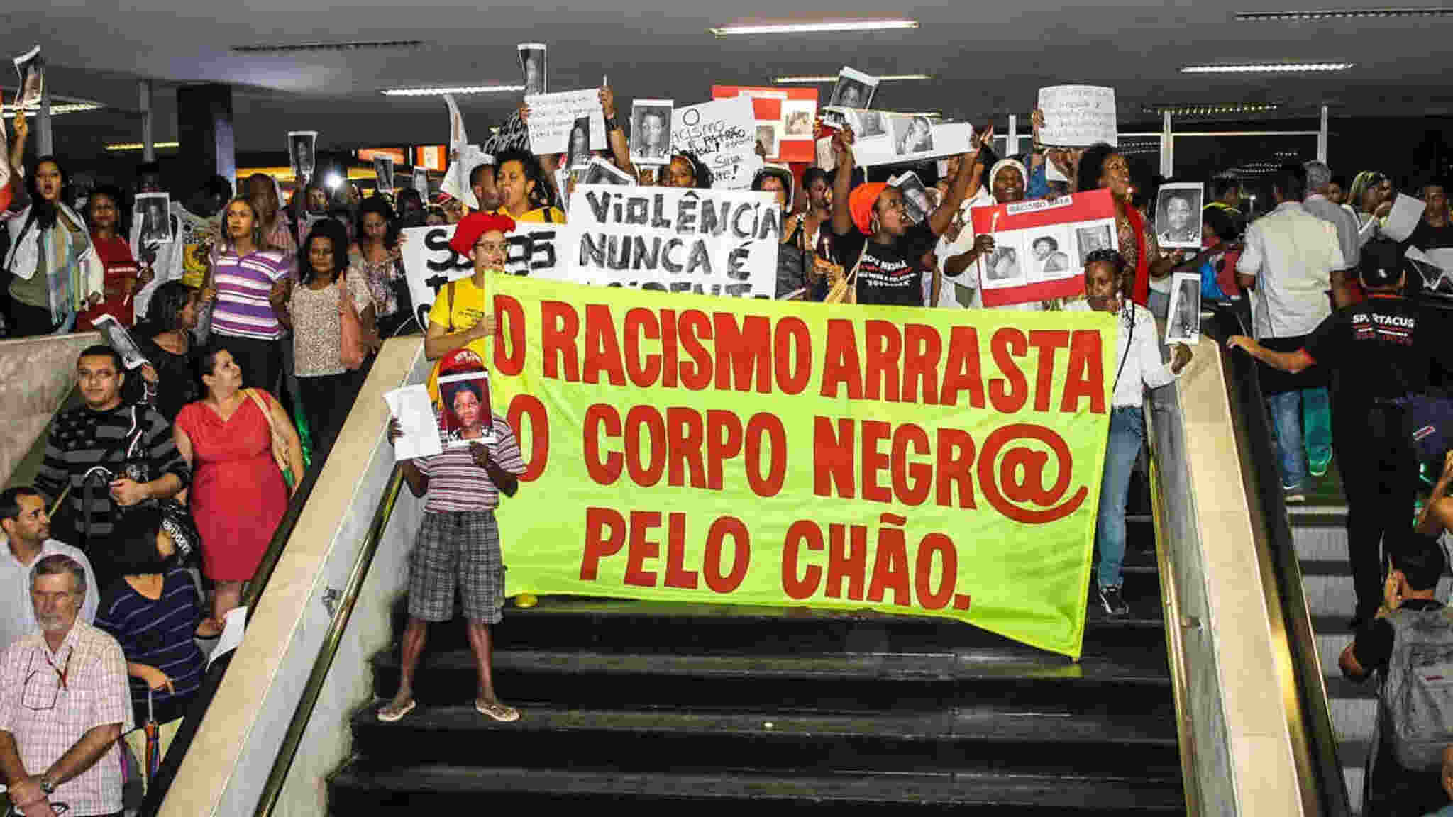Policiais militares envolvidos na morte de Claudia Silva Ferreira, em 2014, foram absolvidos pelo TJRJ.