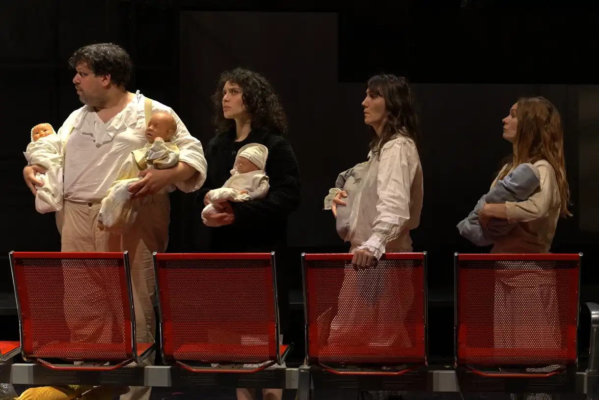 Théâtre Paris : L'Avenir des reflets de Lazare à La Colline