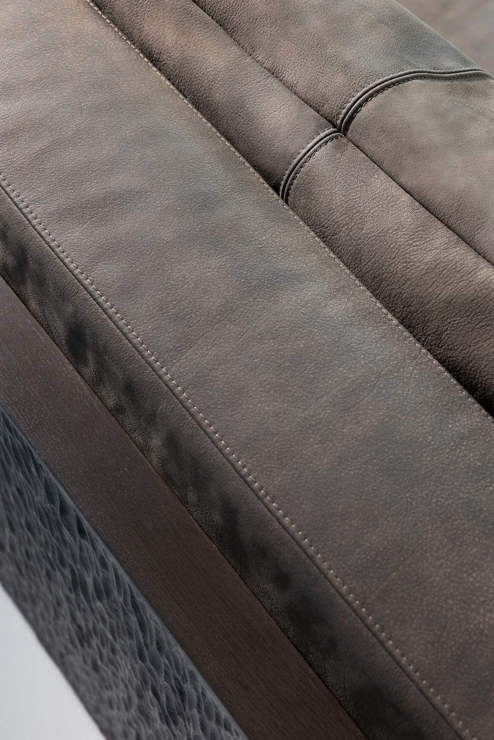 Howard sofa, alternate view 13 - Carlyle Collective
