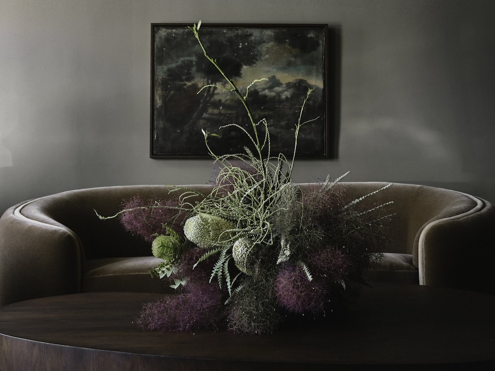 De Gaulle sofa, alternate view 6 - Carlyle Collective