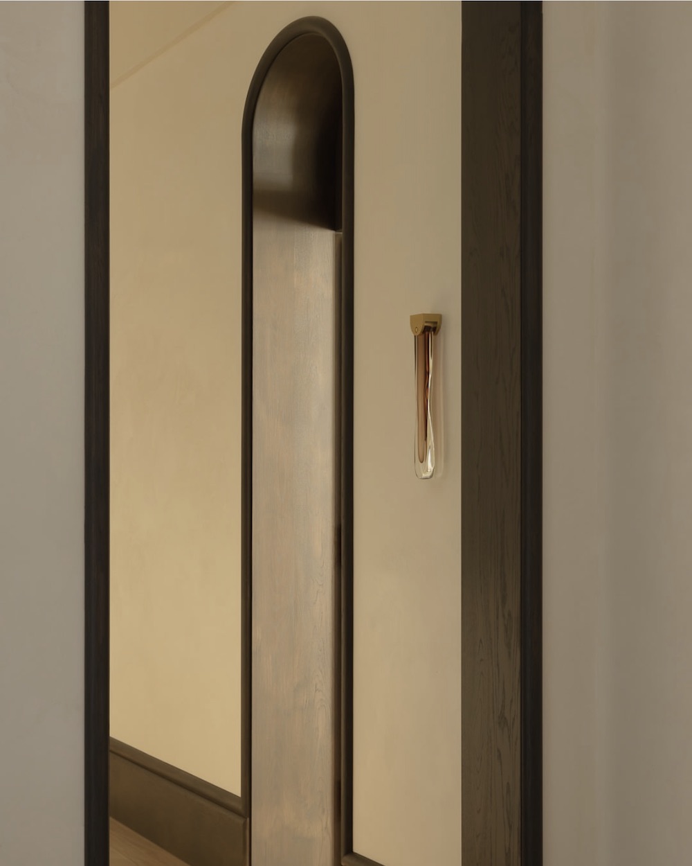Slab wall sconce, alternate view 4 - Carlyle Collective
