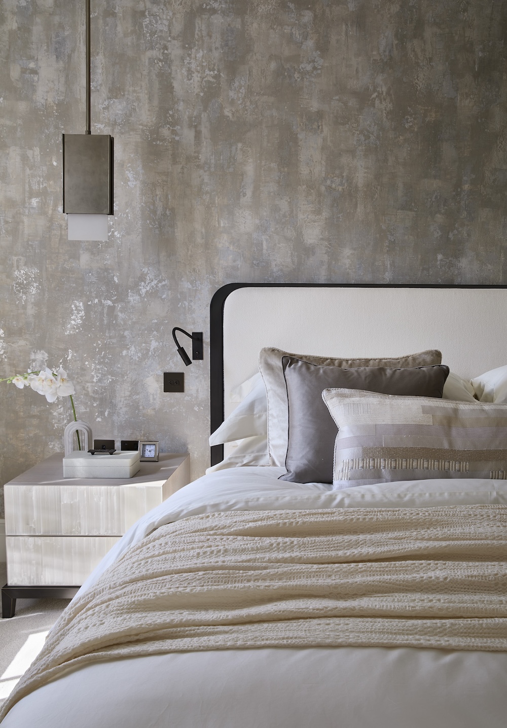 Byethorne bed, alternate view 5 - Carlyle Collective