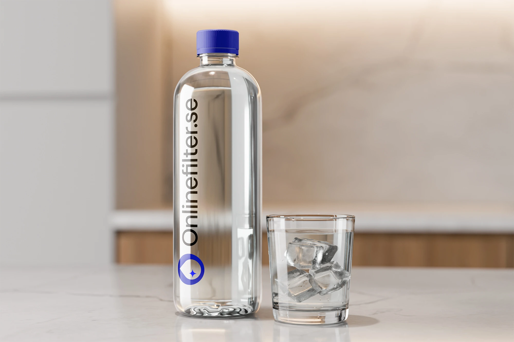 Vattenflaska med blå kork och med Onlinefilter logo.