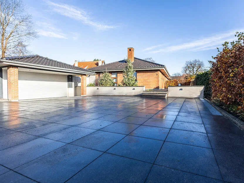 Brolægning af indkørsel